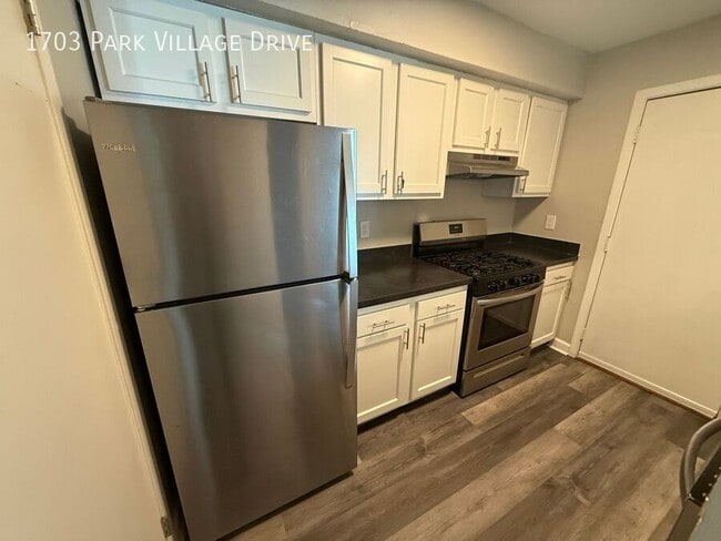 Building Photo - 1703 Park Village Dr