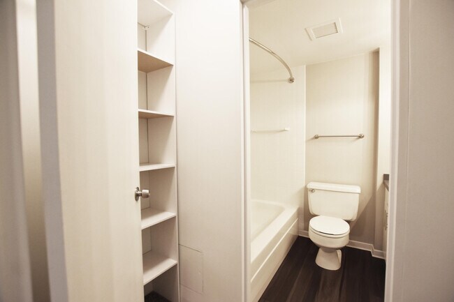 Building Photo - 555 E William St