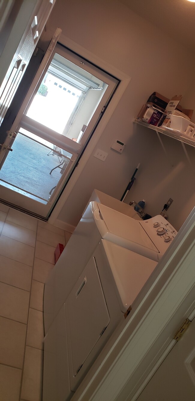 Building Photo - 404 Sawgrass Hill Ct