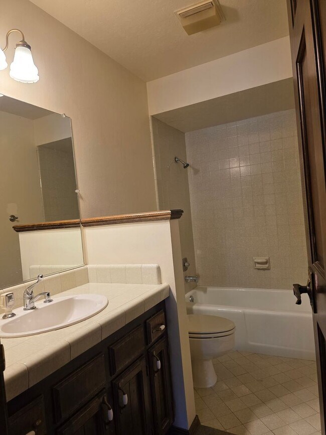 Building Photo - Great Home with Game Room