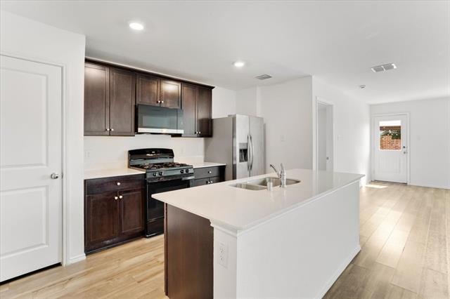 Building Photo - 405 Laurenbrooke Dr
