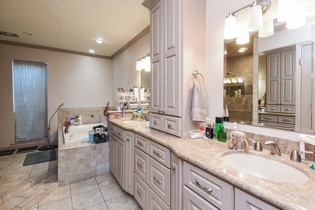 Building Photo - 7719 Apache Plume Dr