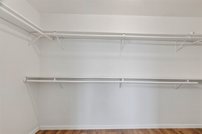 Building Photo - 7403 Oak Walk Dr