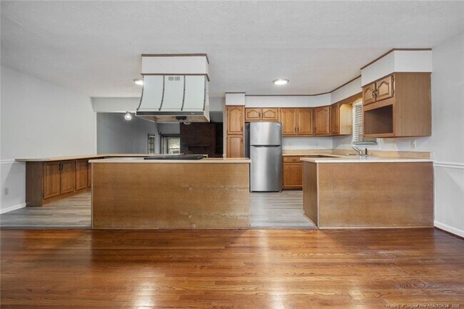 Building Photo - 508 Waterbury Dr