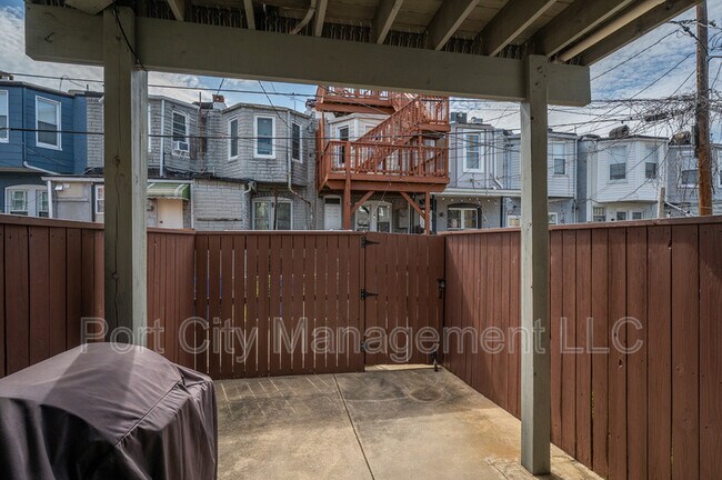 Building Photo - 14 N Streeper St