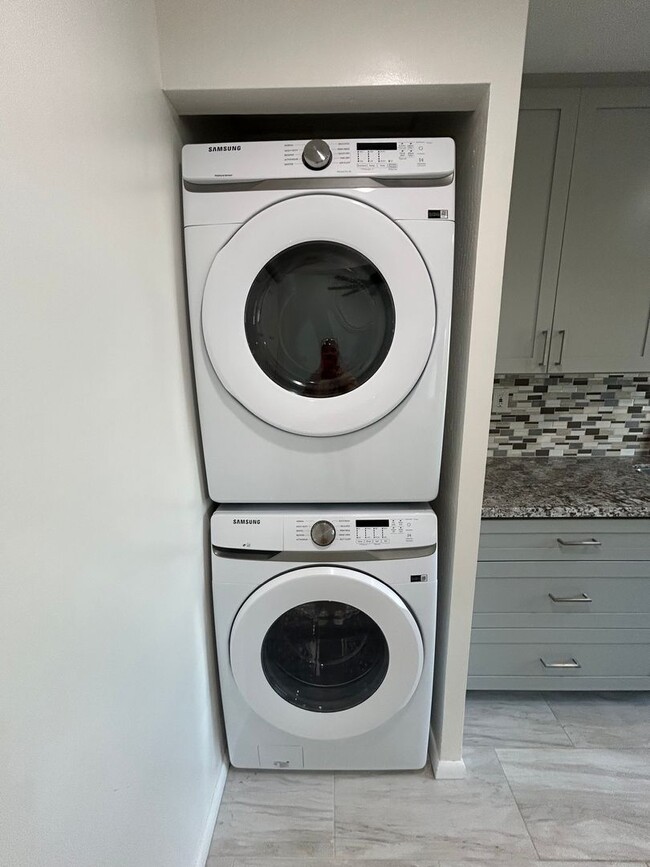 Building Photo - Available on 04/01/26, 785 sqft, 2 Bedroom, 1 Bathroom, 2 Assigned Parking in desirable Mililani