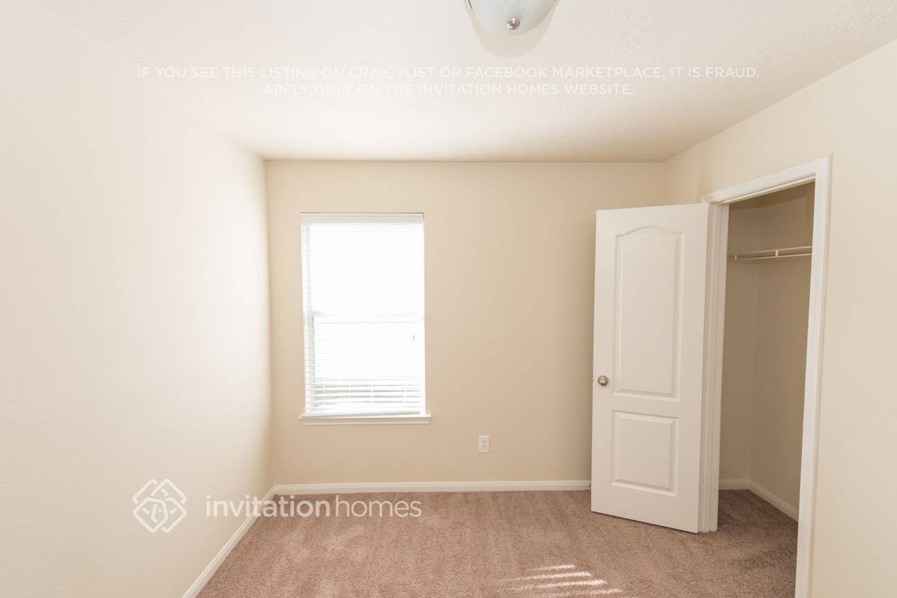 Building Photo - 8583 Chaletford Dr