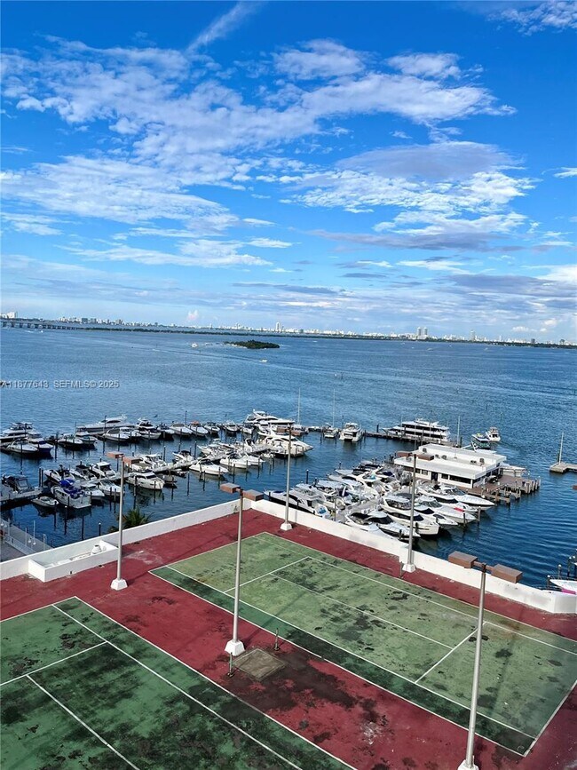 Building Photo - 555 NE 15th St