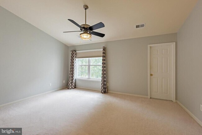 Building Photo - 3385 Beechcliff Dr