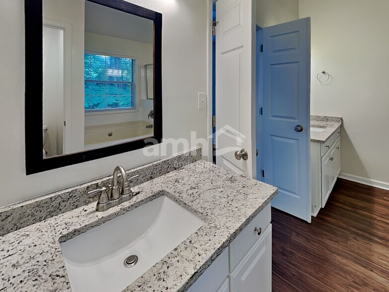 Building Photo - 555 Fosters Mill Ln NW