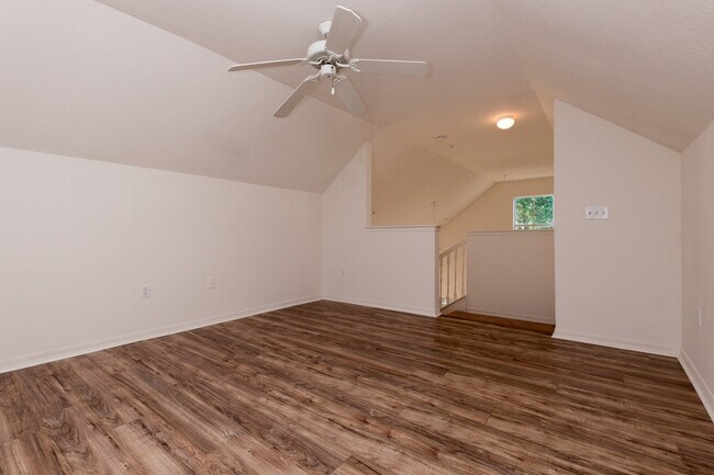 Building Photo - 6025 Westgate Dr