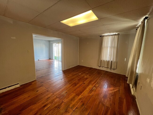 Building Photo - Available Now! 3BR HOME IN ALLENTOWN!