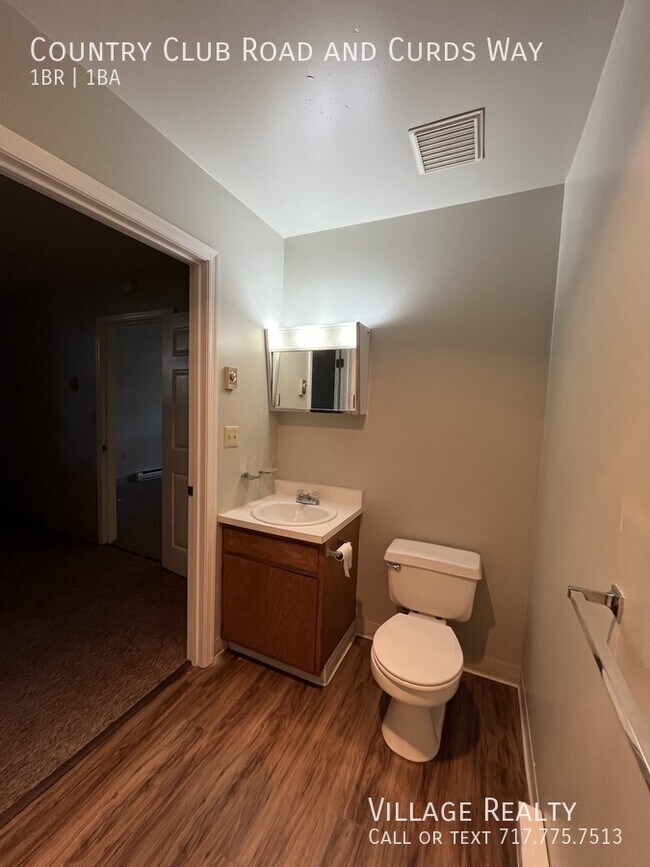 Building Photo - 631 Country Club Rd