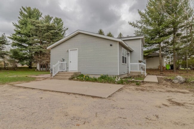 Building Photo - Bright & Updated 4-Bedroom Home Close to Everything