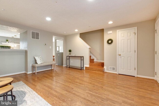 Building Photo - 8117 Ellen Way