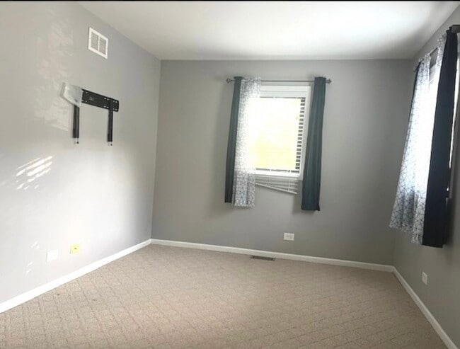 Building Photo - 245 Carlisle Ave