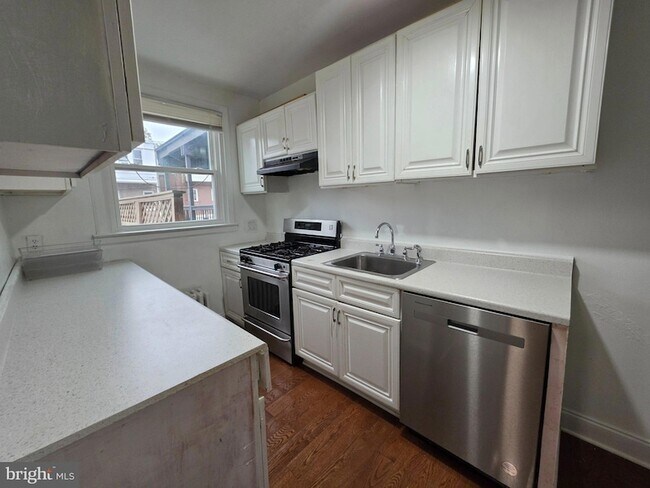 Building Photo - 408 Slocum St