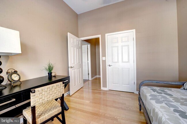 Building Photo - 4951 Brenman Park Dr