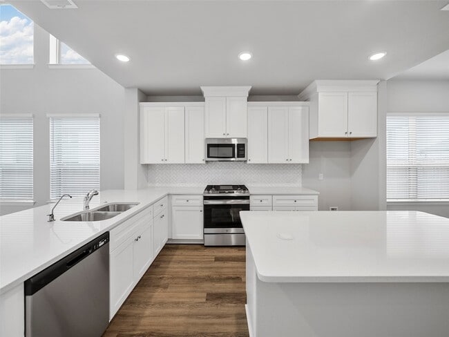 Building Photo - 3049 Elmwood St