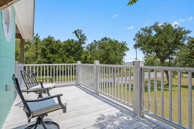 Building Photo - 111 Eleanor Ave