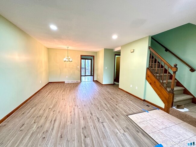 Building Photo - 10 Windwood Dr