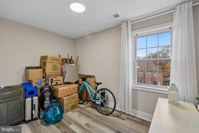 Building Photo - 2107 Fort Davis St SE