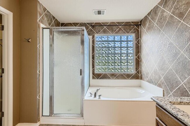 Building Photo - 8803 Redwood Bend