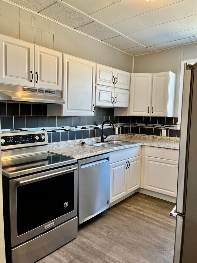 Building Photo - Spacious single family home in Independenc...