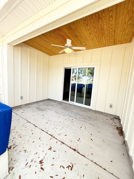 Building Photo - 128 Hallandale Ln