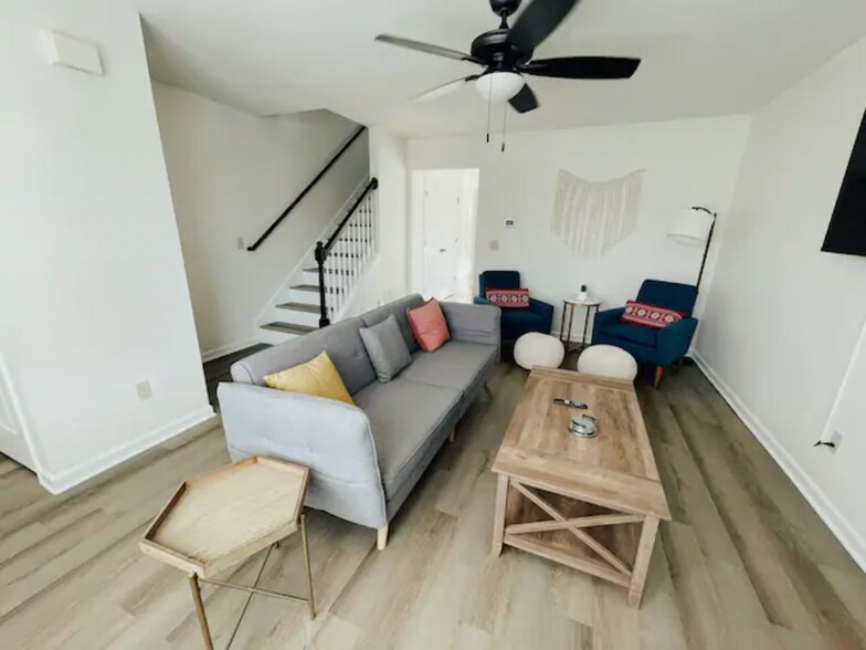 Living room - 424 Sioux Trail