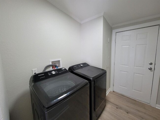 Building Photo - 8407 Riverstone Dr