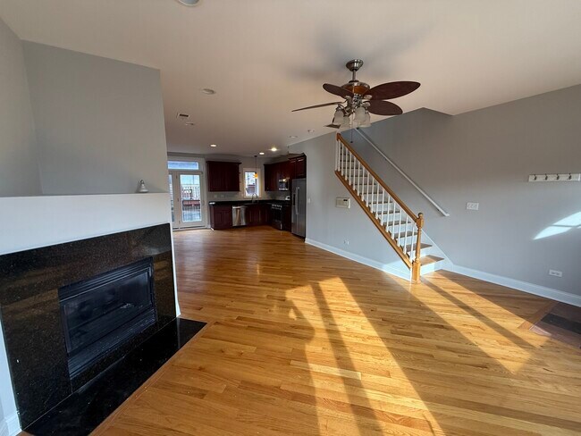 Building Photo - 7006 W Medill Ave