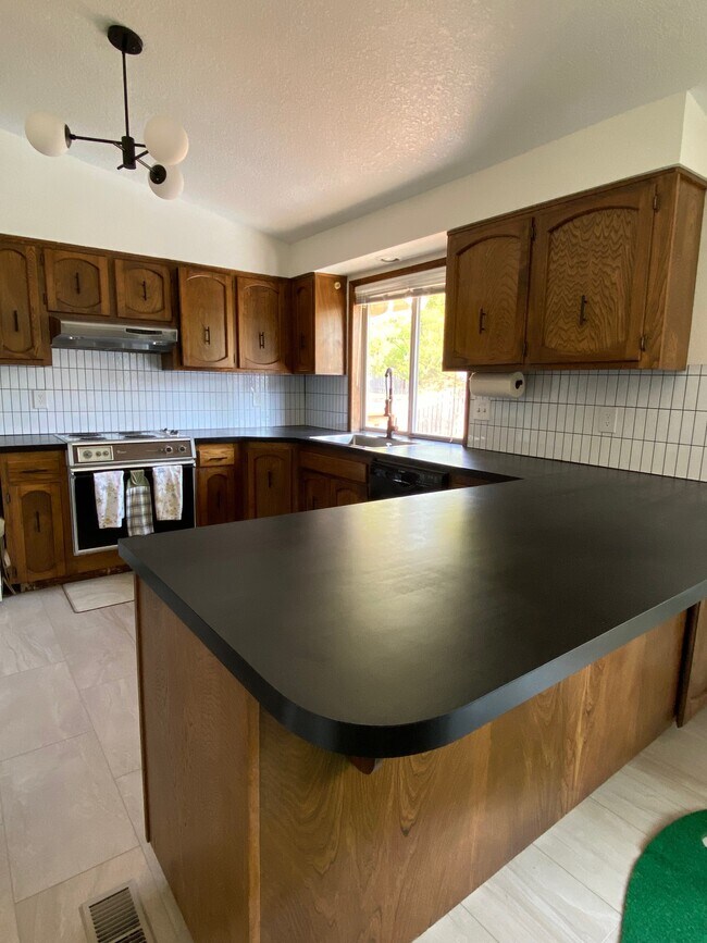 Building Photo - 15820 SE Harold Ave