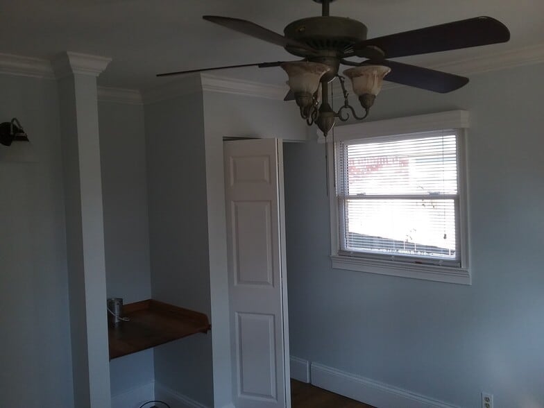 Building Photo - 701 Rosalyn Dr