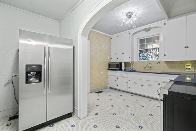 Building Photo - 1919 Rosenberg St