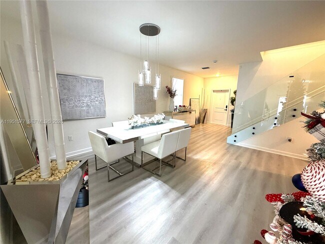 Building Photo - 2661 SE 24th Ct