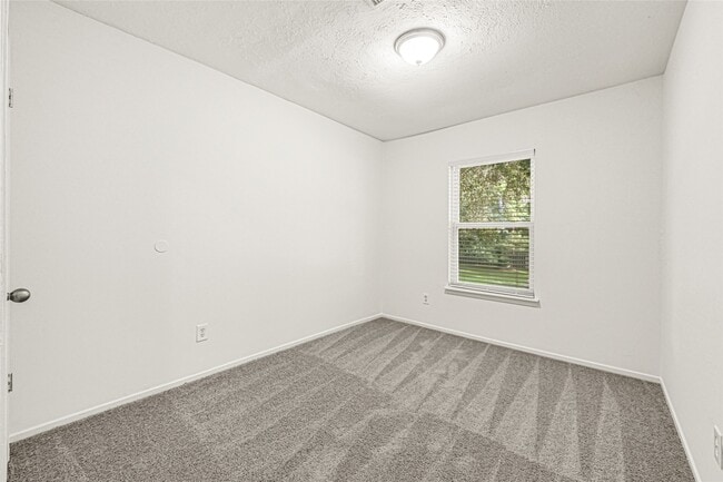 Building Photo - 8610 Timber View Dr