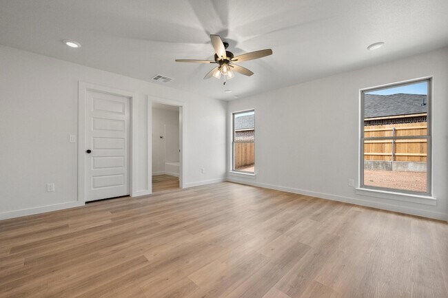 Building Photo - 2025 Cottonwood Ave