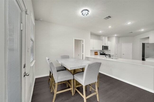 Building Photo - 1117 Goldfinch Dr