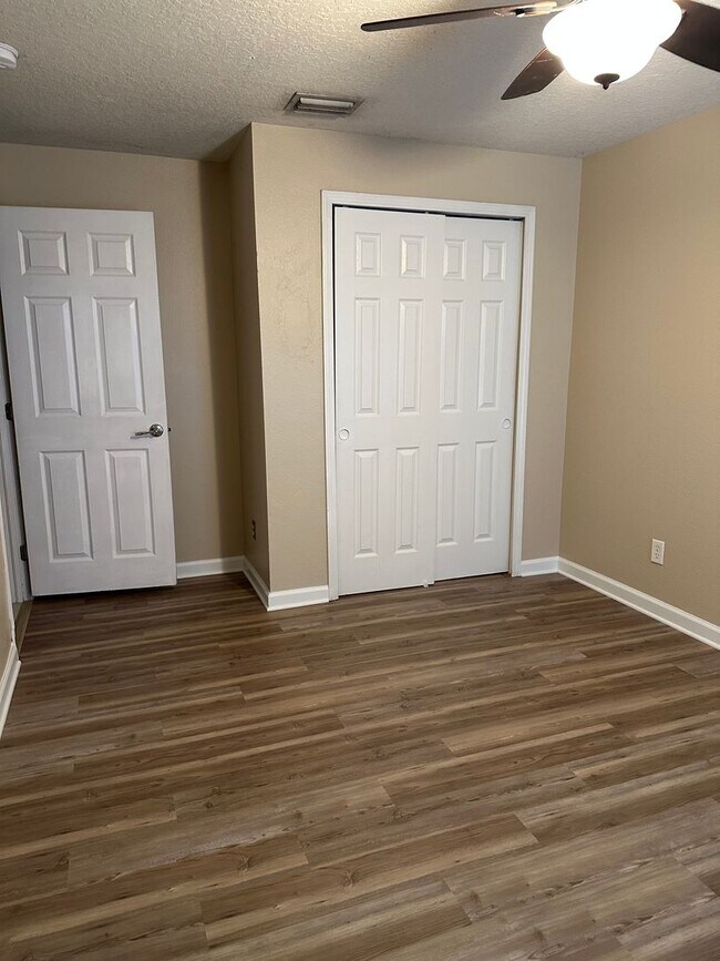 Building Photo - Beautiful Home Located in Great Community with all the Amenities.