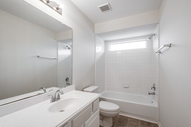 Building Photo - 10019 Lynnwood Dr