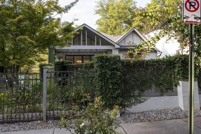 Building Photo - 801 Durant Pl NE