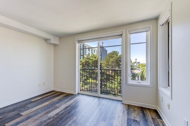 Building Photo - Space Need Views & 2 Parking Spots