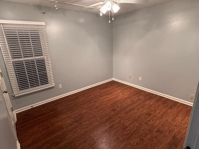 Building Photo - 383 Taylors Way