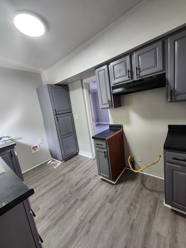 Building Photo - Large Glen Park Home! Original Hardwood Fl...