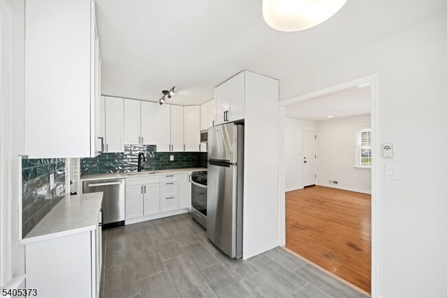 Building Photo - 76 Mt Kemble Ave