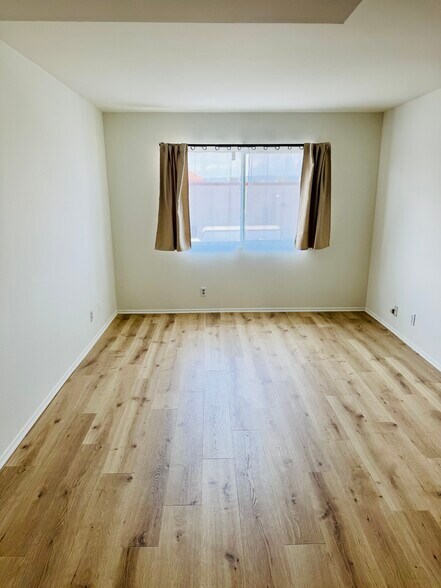 Building Photo - 1600 Ardmore Ave