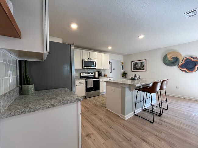 Building Photo - 5236 Peach Dr