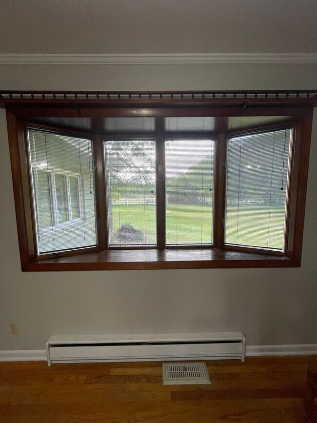 Building Photo - Three Bedroom Single Family Home in the Co...