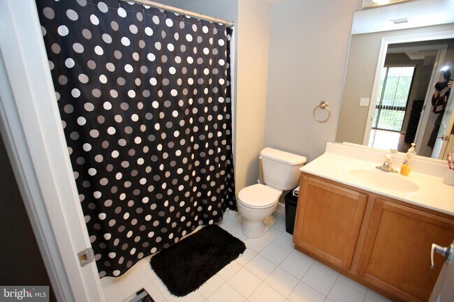 Building Photo - 7915 Eastern Ave NW